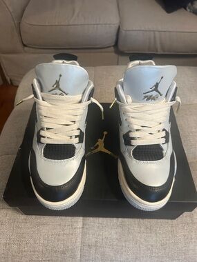 Jordan Kids Retro 4 Sneakers in Blue, Black & Gold Accents